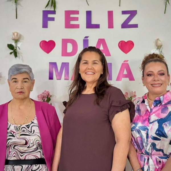 Gobierno de Sonora festeja a adultas mayores del ISAAM por el Día de las Madres